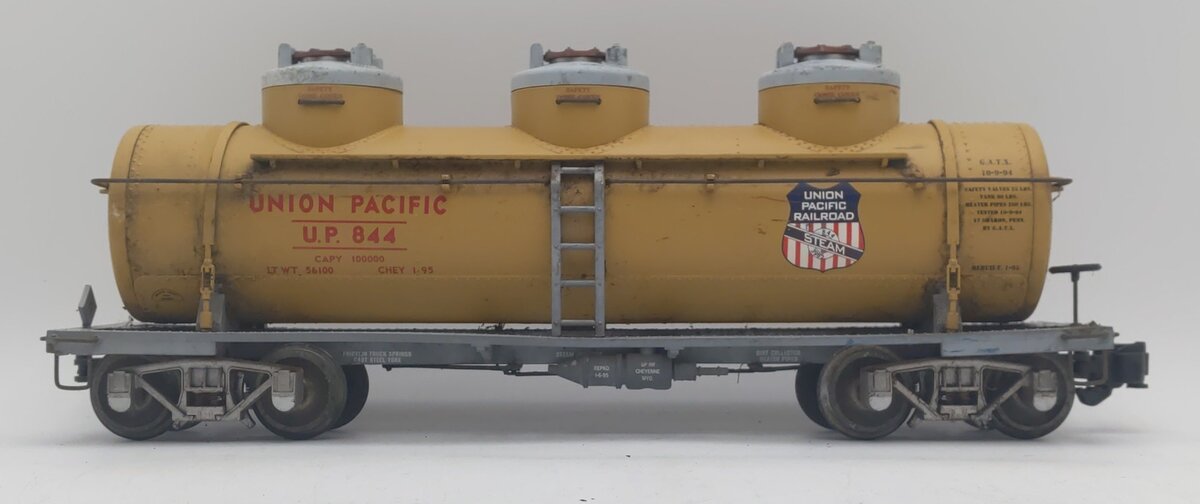 Aristo-Craft 41604 G Scale Union Pacific Triple Dome Tank Car
