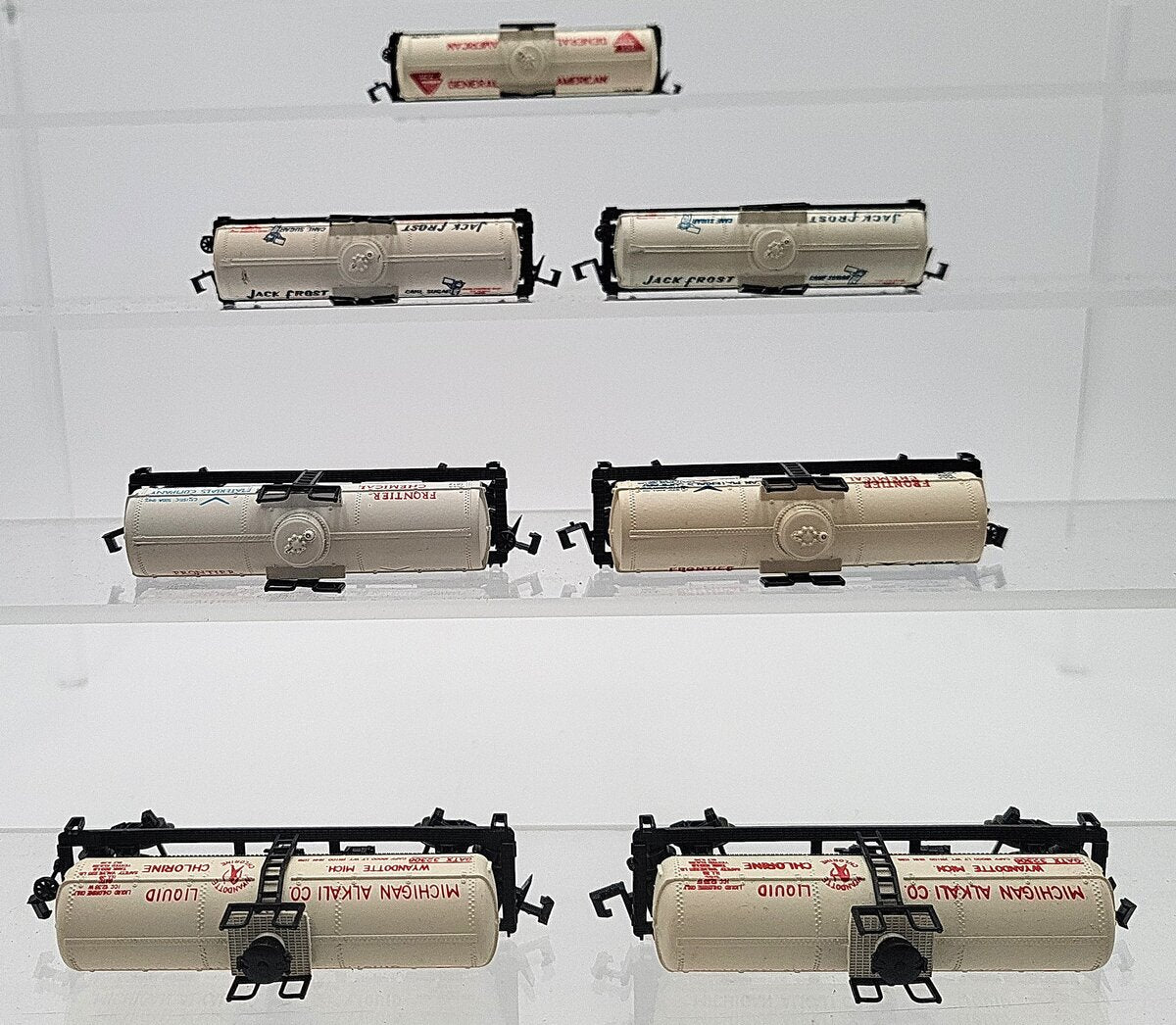 Atlas & Aurora N Scale Assorted Tank Cars: 2262, 2264, 2263, 4884 [7] EX