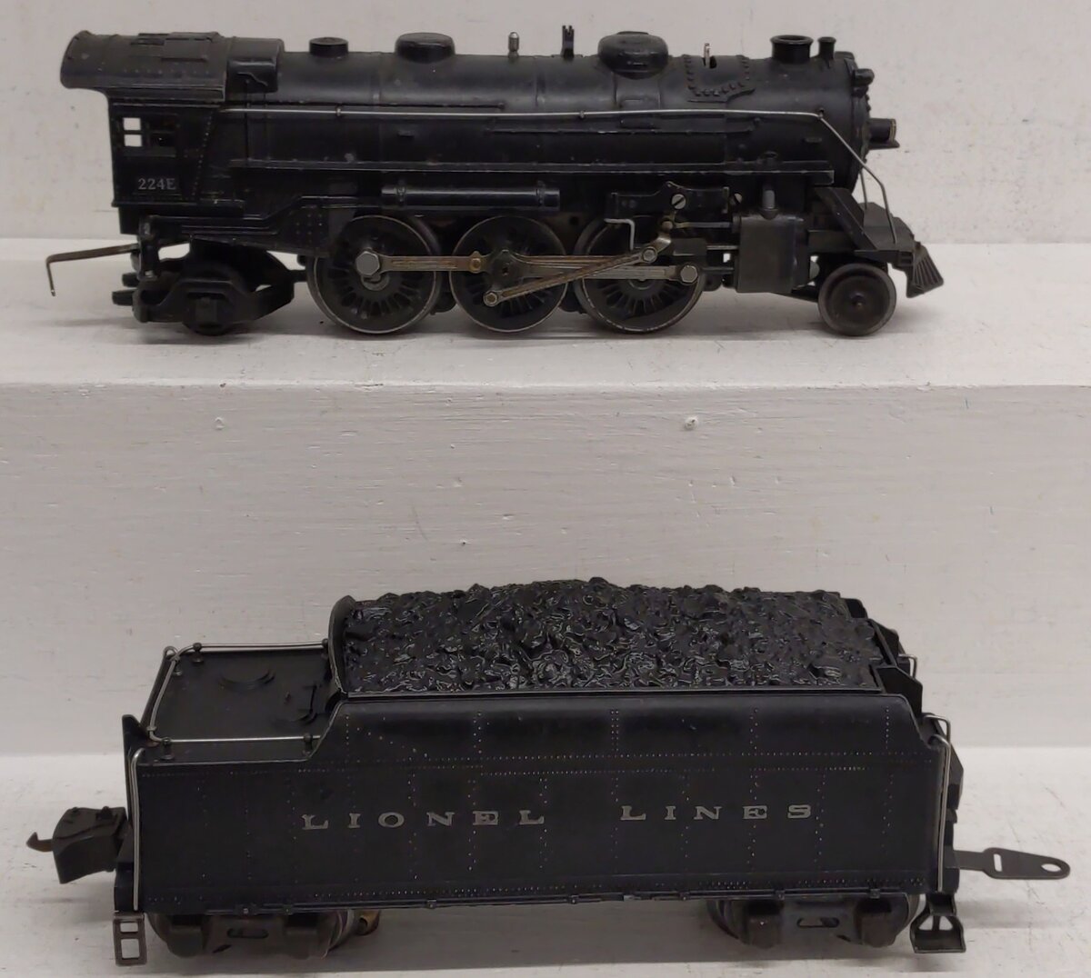 Lionel 224E Vintage O Die-Cast 2-6-2 Steam Locomotive & Tender 2224W VG