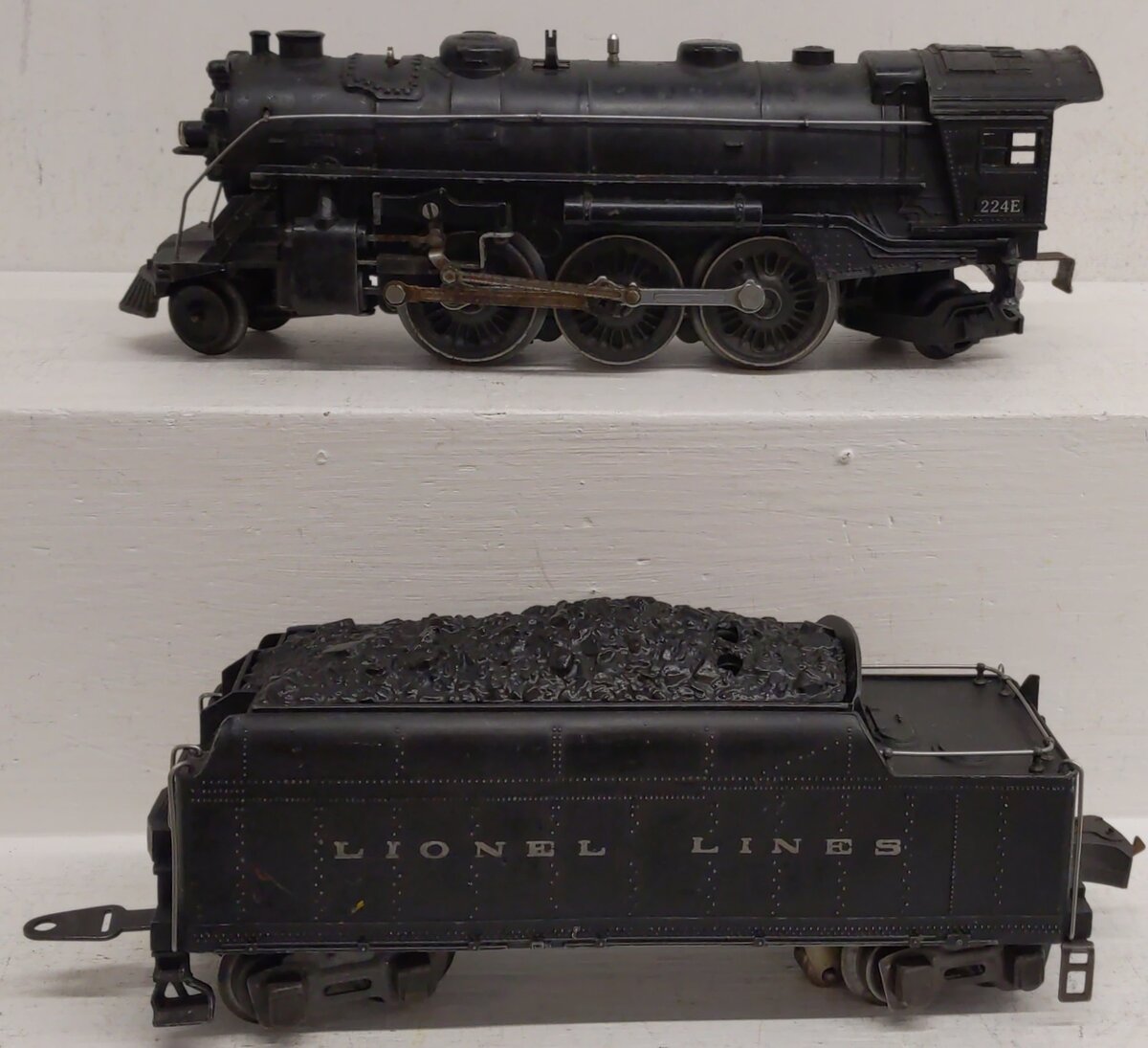 Lionel 224E Vintage O Die-Cast 2-6-2 Steam Locomotive & Tender 2224W VG