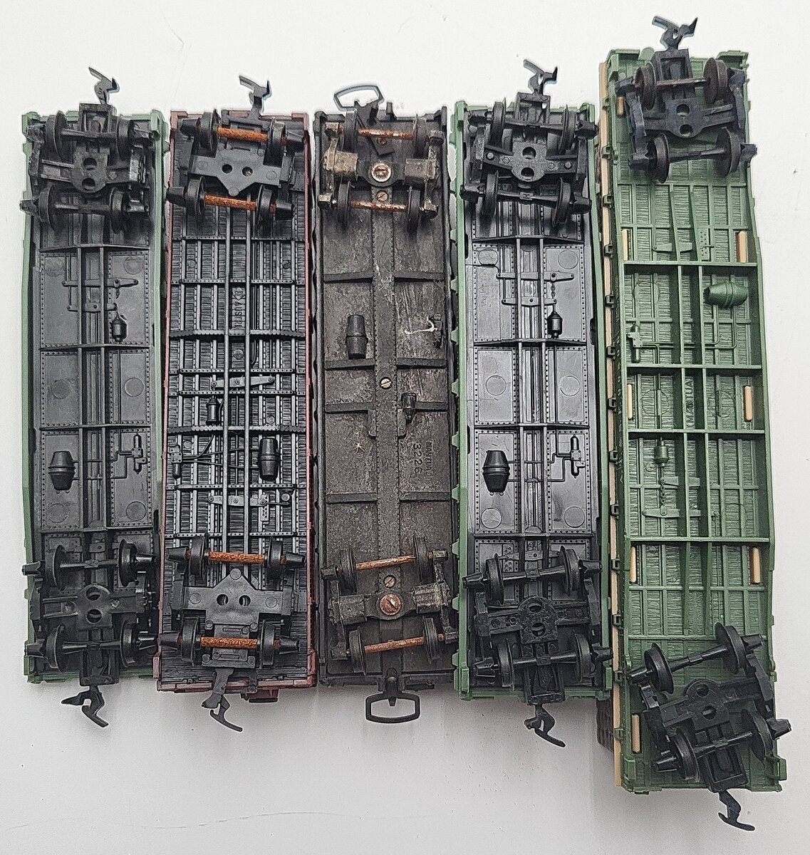 Tyco & Other HO Scale Assorted Freight Cars: 2475, 328000, 80600, 90806 [5] VG