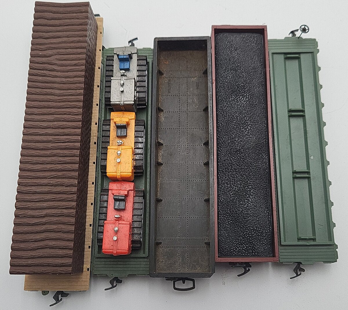 Tyco & Other HO Scale Assorted Freight Cars: 2475, 328000, 80600, 90806 [5] VG