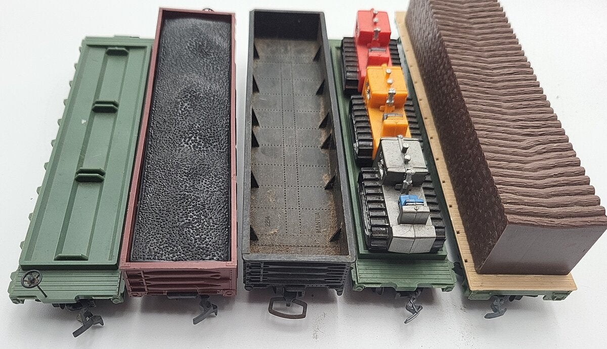 Tyco & Other HO Scale Assorted Freight Cars: 2475, 328000, 80600, 90806 [5] VG