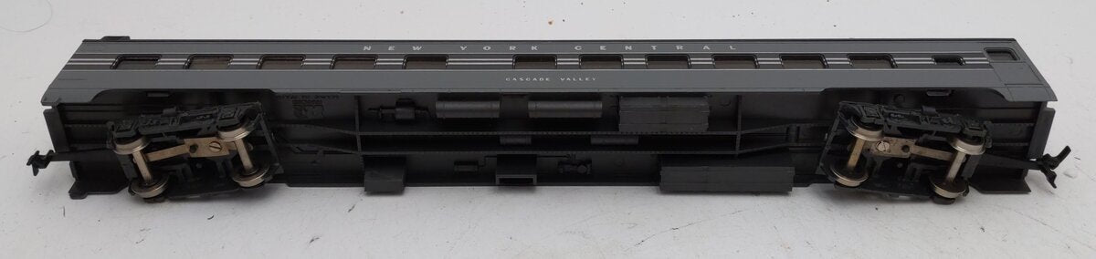 AHM HO Cascade Valley New York Central Passenger Car EX/Box
