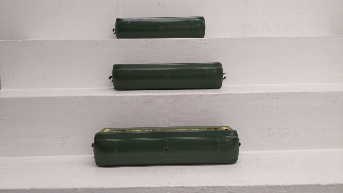 Lionel 2440S Vintage O Lionel Lines Illuminated Grn Tinplate Passenger 3-Car Set VG