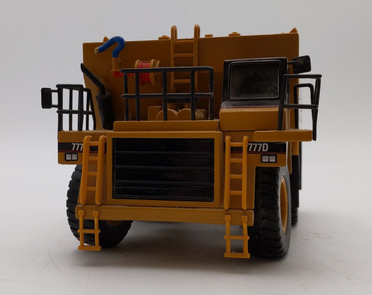 Norscot 55142 1:50 DieCast Caterpillar 777D Off Highway Truck w/Klein Water Tank LN