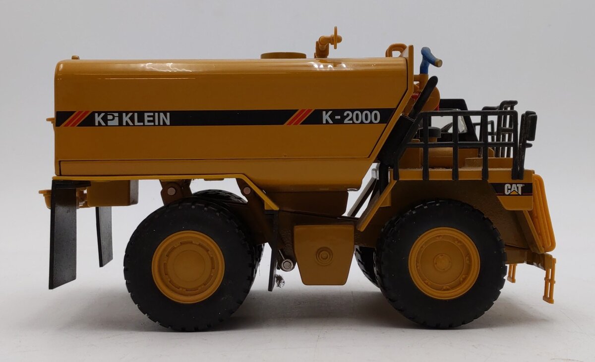 Norscot 55142 1:50 DieCast Caterpillar 777D Off Highway Truck w/Klein Water Tank LN