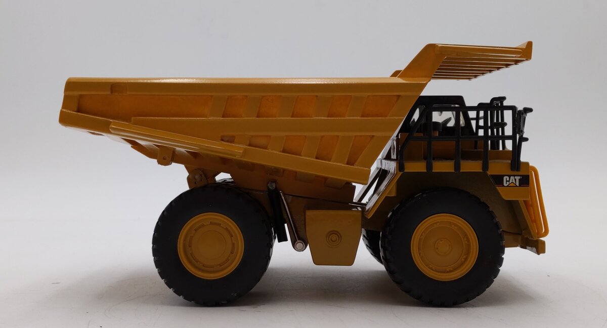 Norscot 55104 1:50 Scale Caterpillar 777D Off Highway Truck EX