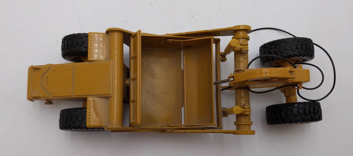 Norscot 1:50 Scale Caterpillar New Yellow Scraper w/No Tractor - Custom VG