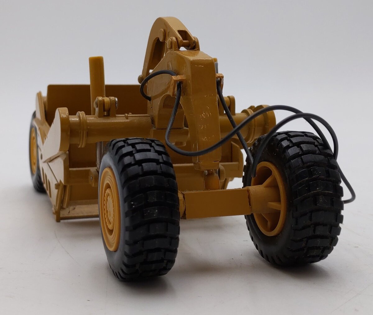 Norscot 1:50 Scale Caterpillar New Yellow Scraper w/No Tractor - Custom VG