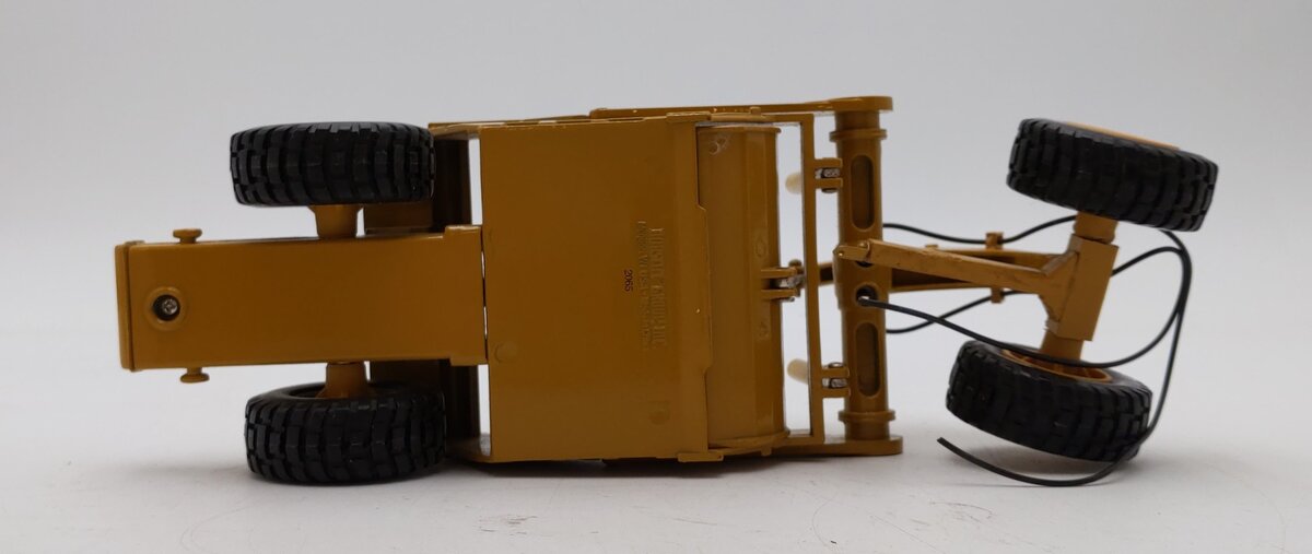 Norscot 1:50 Scale Caterpillar New Yellow Scraper w/No Tractor - Custom VG