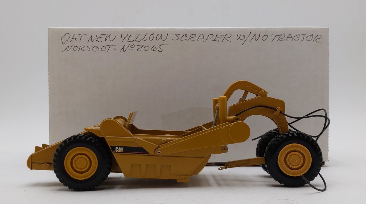 Norscot 1:50 Scale Caterpillar New Yellow Scraper w/No Tractor - Custom VG