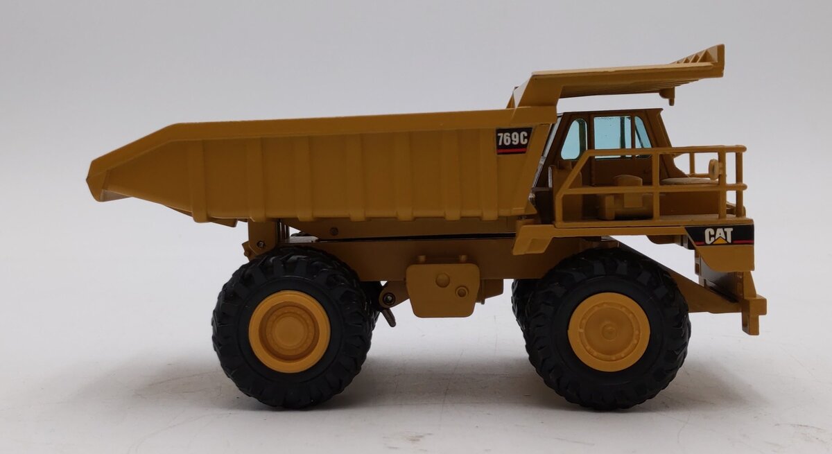 NZG 222 1:50 Caterpillar 769C Dump Truck LN/Box