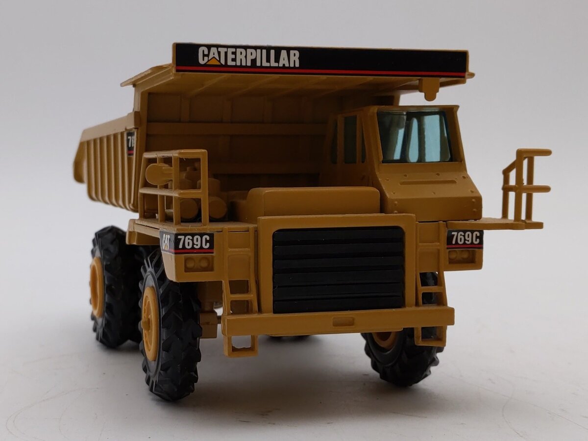 NZG 222 1:50 Caterpillar 769C Dump Truck LN/Box
