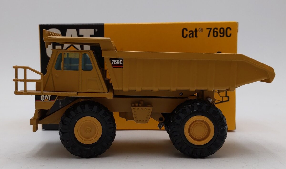 NZG 222 1:50 Caterpillar 769C Dump Truck LN/Box