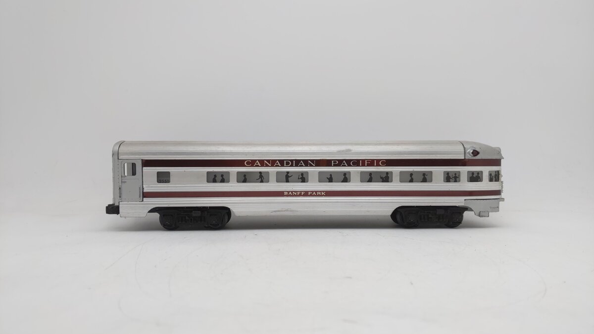 Lionel 2551 Vintage O Canadian Pacific Banff Park Aluminum Observation Car EX/Box