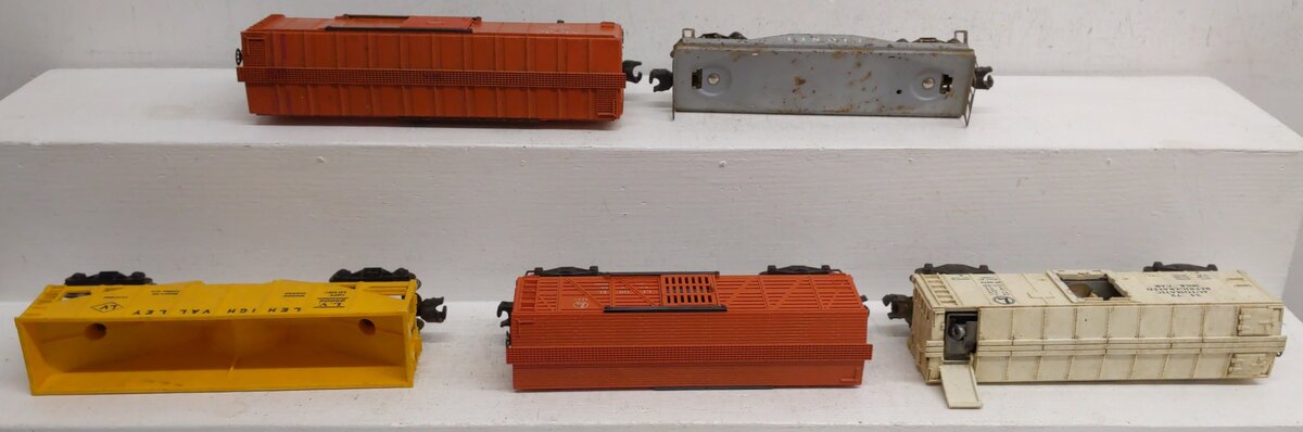 Lionel O Gauge Assorted Freight Cars; 348425, 25000,3656,3472, 6121 [5] VG