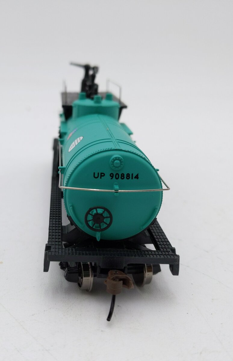 Walthers 931-1793 HO Union Pacific Firefighting Car #908814 - Ready to Run LN/Box
