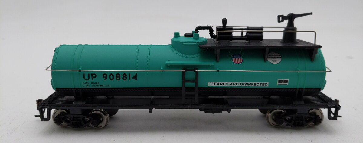 Walthers 931-1793 HO Union Pacific Firefighting Car #908814 - Ready to Run LN/Box