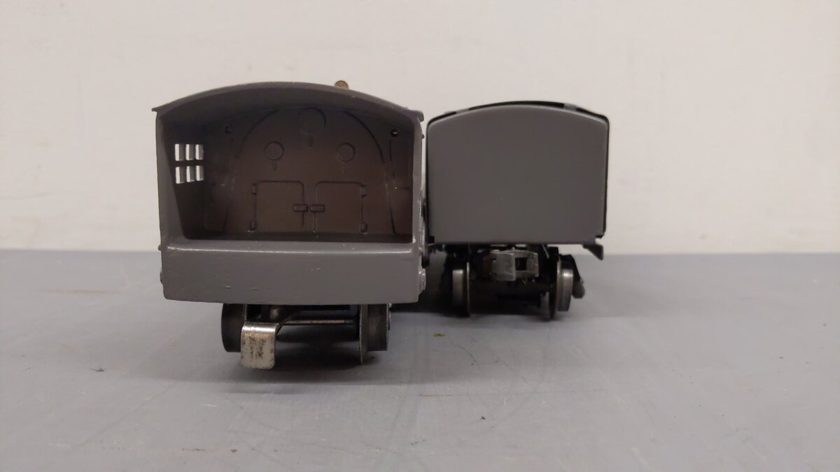 Lionel 221 Vintage O NYC  Dreyfuss Gray 2-6-4 Steam Locomotive & 221W Tender
