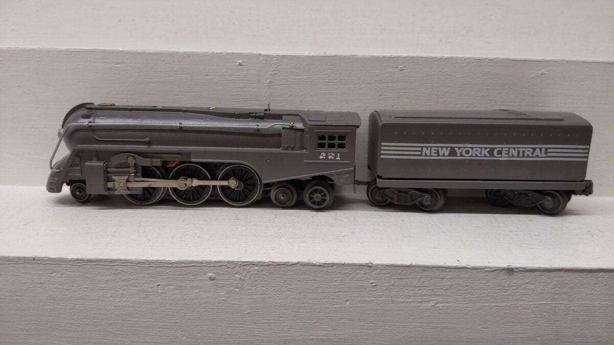Lionel 221 Vintage O NYC  Dreyfuss Gray 2-6-4 Steam Locomotive & 221W Tender