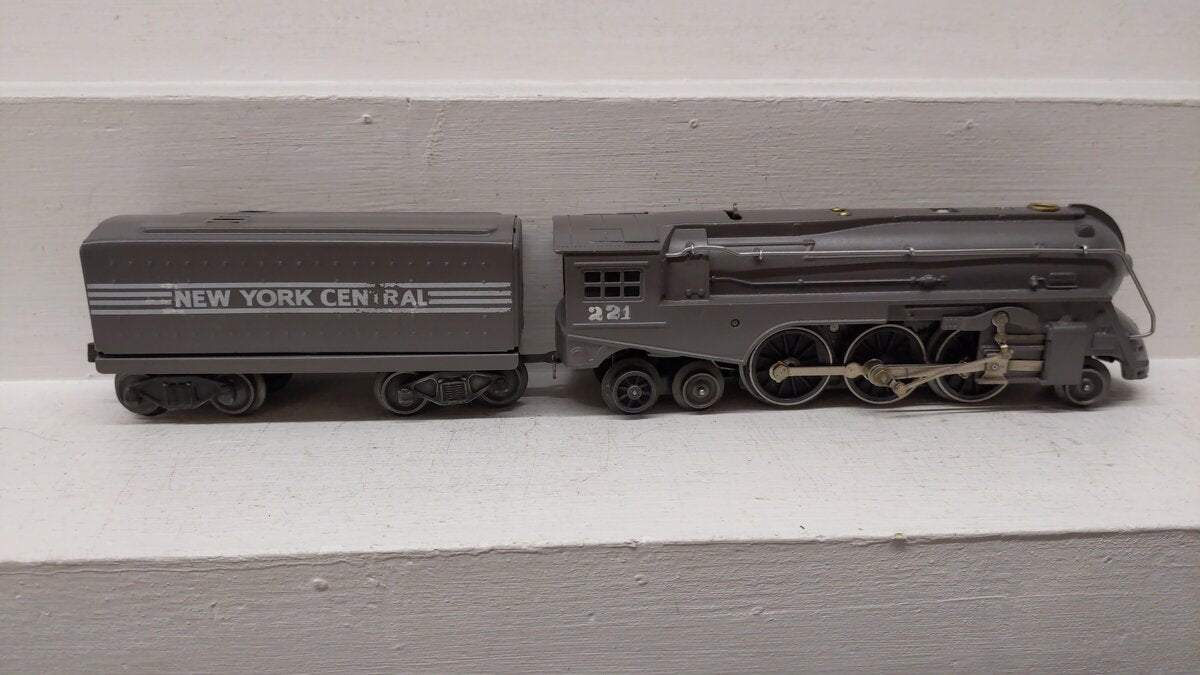 Lionel 221 Vintage O NYC  Dreyfuss Gray 2-6-4 Steam Locomotive & 221W Tender