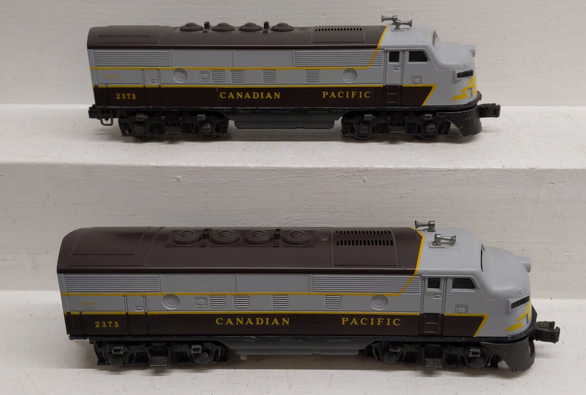 Lionel 2373 Vintage O Canadian Pacific F3 AA Diesel Locomotive Set VG