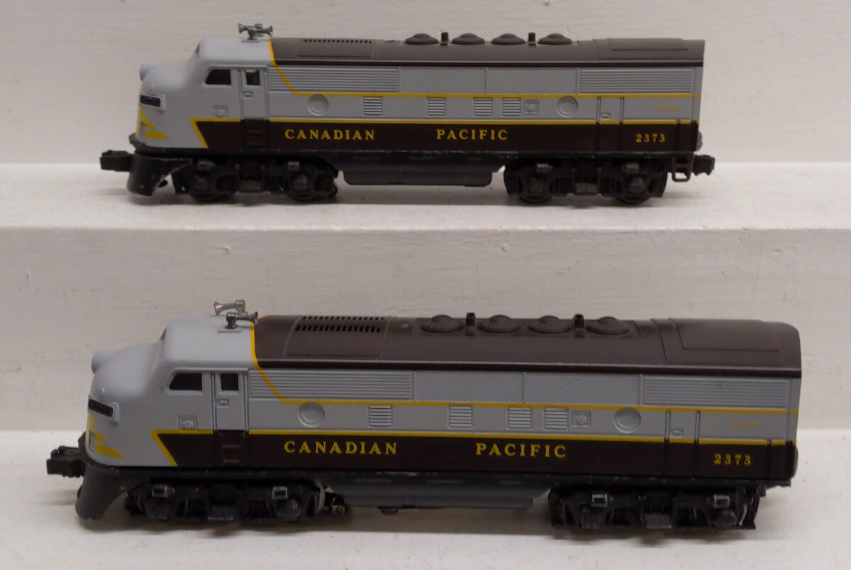 Lionel 2373 Vintage O Canadian Pacific F3 AA Diesel Locomotive Set VG