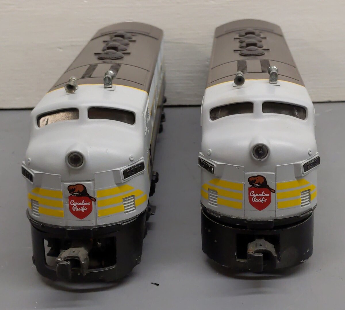 Lionel 2373 Vintage O Canadian Pacific F3 AA Diesel Locomotive Set VG