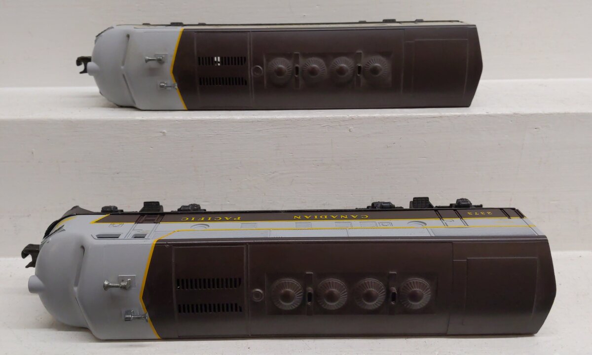 Lionel 2373 Vintage O Canadian Pacific F3 AA Diesel Locomotive Set VG