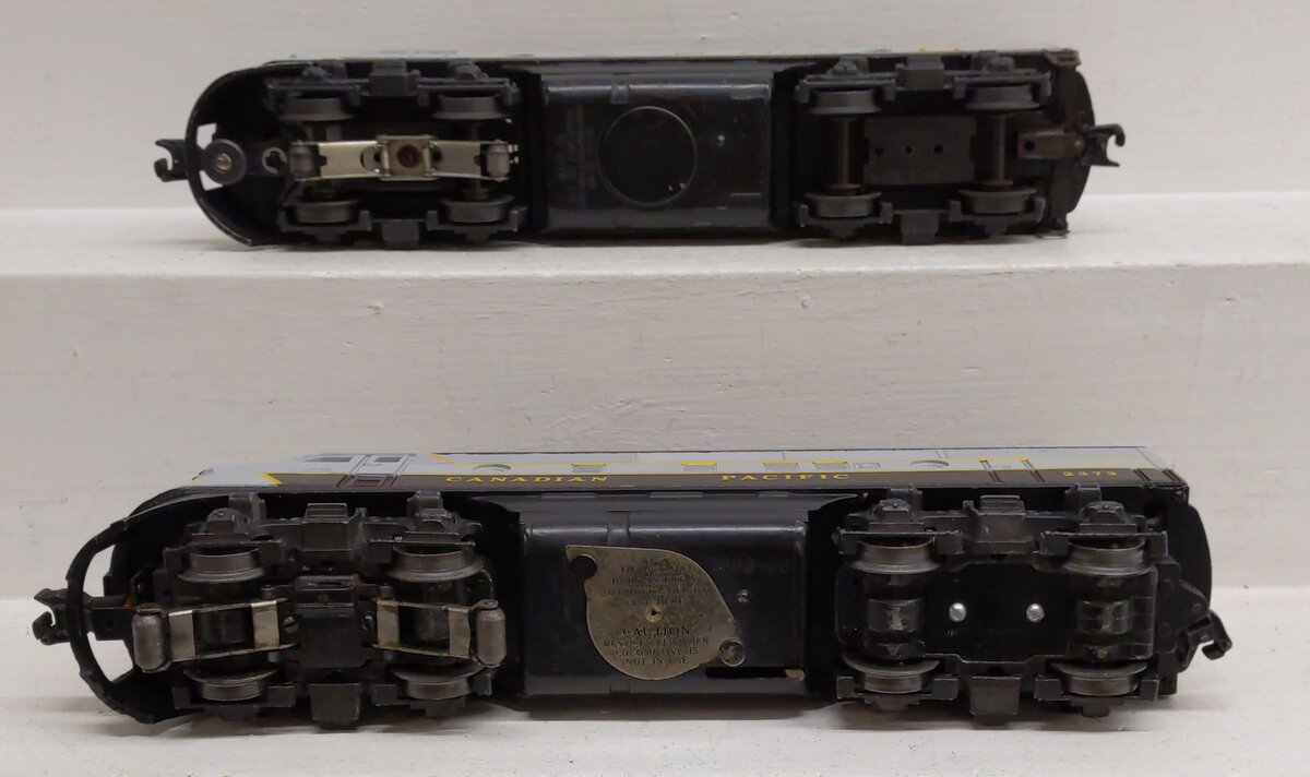 Lionel 2373 Vintage O Canadian Pacific F3 AA Diesel Locomotive Set VG