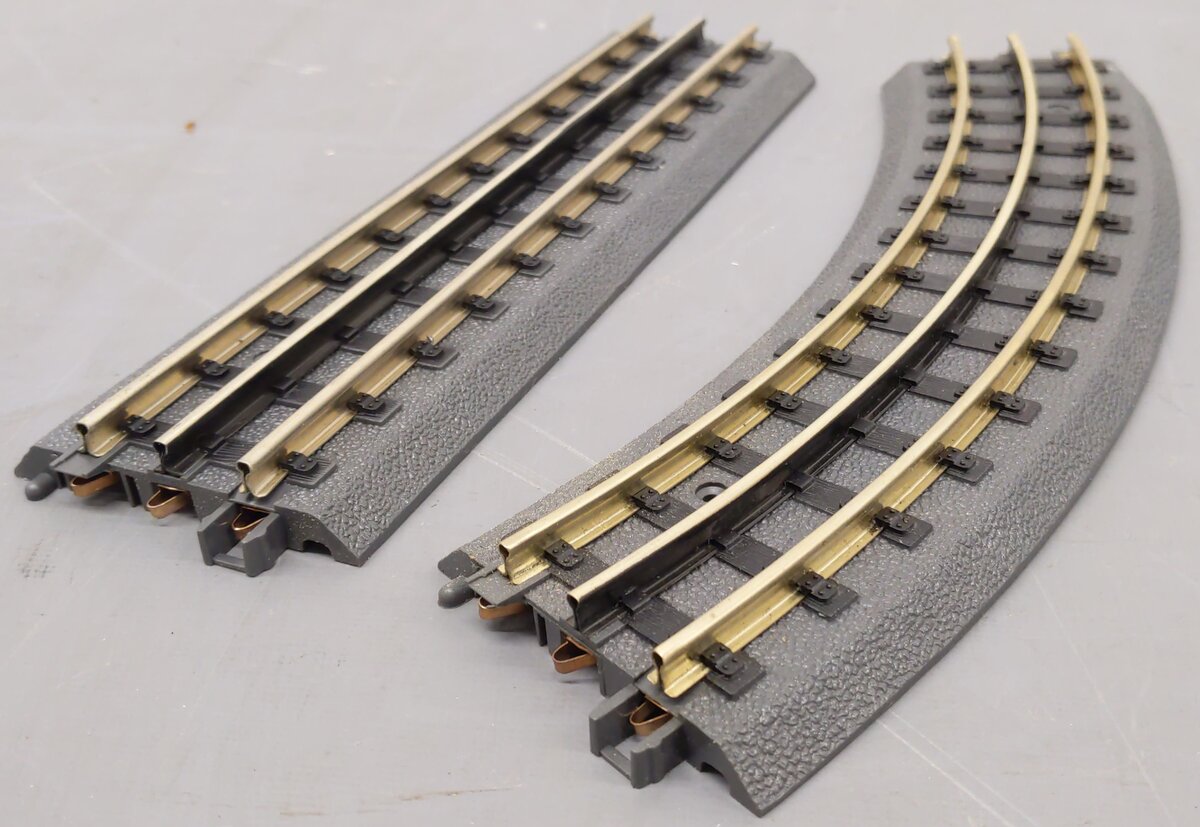 MTH O Gauge RealTrax Straight And Curved Track Sections [24] EX
