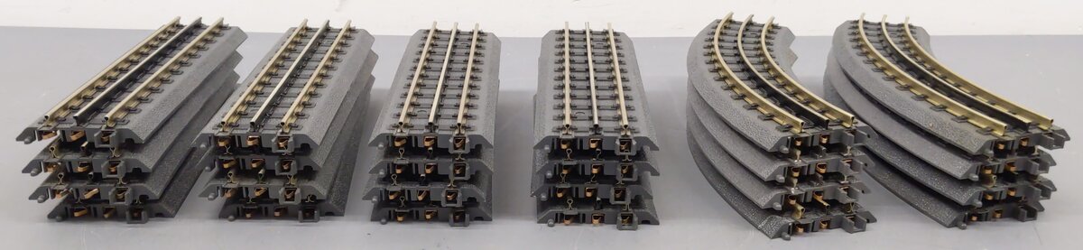 MTH O Gauge RealTrax Straight And Curved Track Sections [24] EX