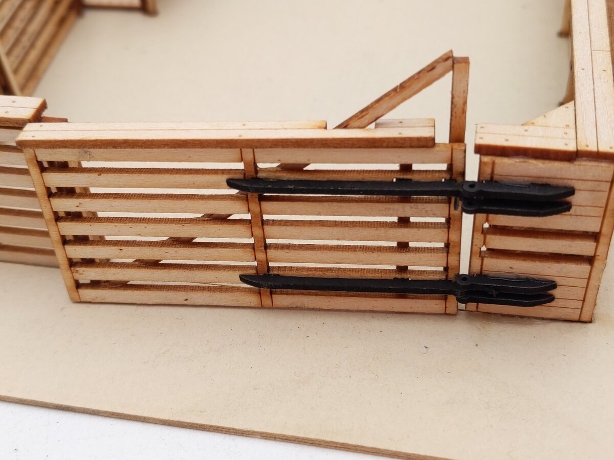 Generic S Scale Laser-cut Wooden Stock Pen Kit (Assembled) EX