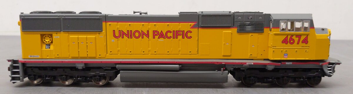 Athearn G6170 HO Scale Union Pacific SD70M Diesel Locomotive #4674 VG/Box