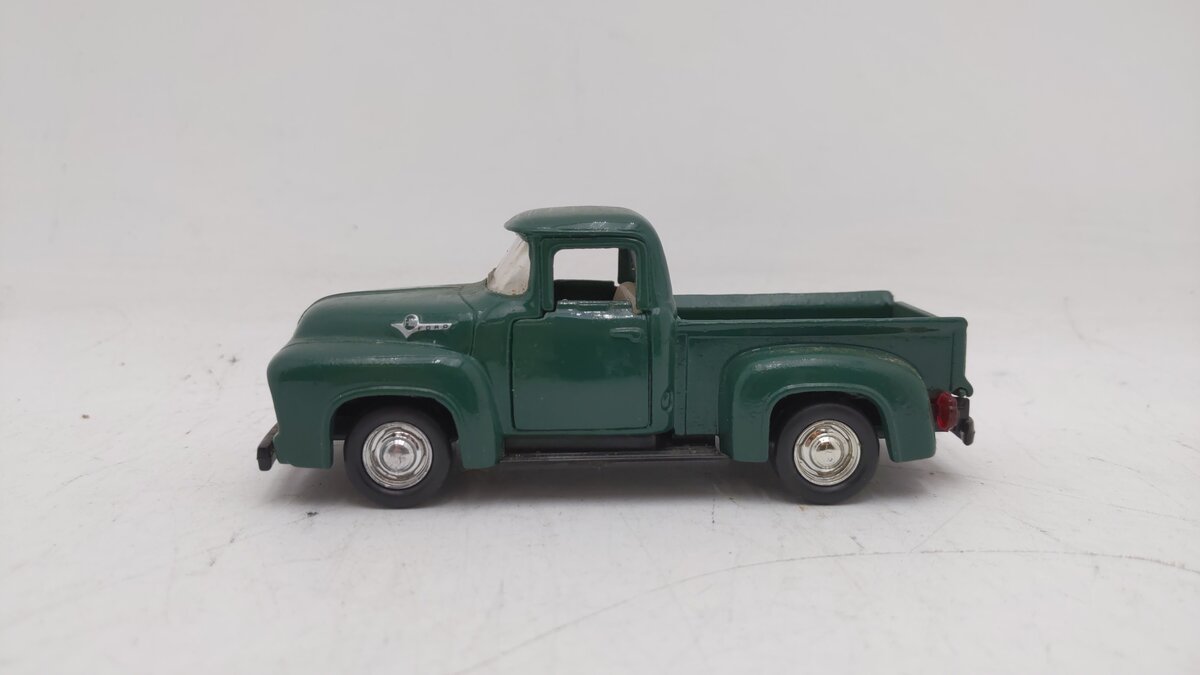 Road Champs 64235 1:43 Scale Green F-100 Ford Truck Series Die Cast Metal EX/Box