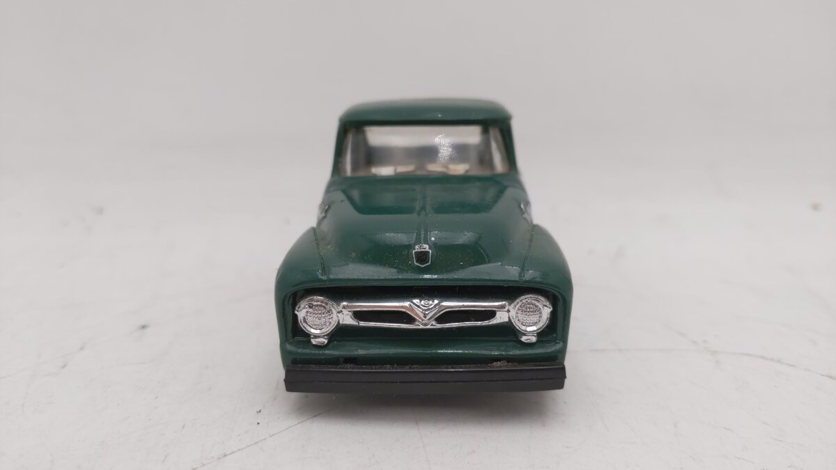 Road Champs 64235 1:43 Scale Green F-100 Ford Truck Series Die Cast Metal EX/Box