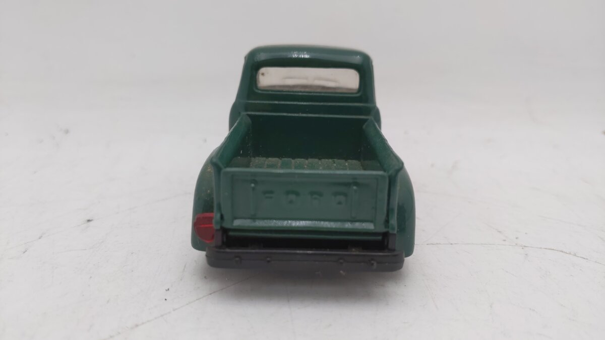 Road Champs 64235 1:43 Scale Green F-100 Ford Truck Series Die Cast Metal EX/Box