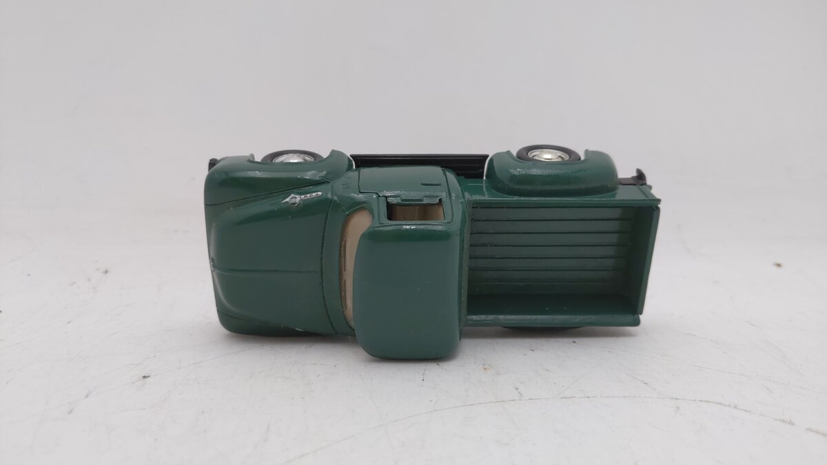 Road Champs 64235 1:43 Scale Green F-100 Ford Truck Series Die Cast Metal EX/Box