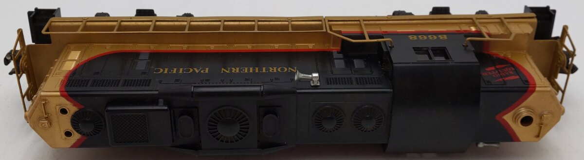 Lionel 6-8668 O Gauge Northern Pacific GP-9 Non-Powered Diesel Locomotive VG/Box