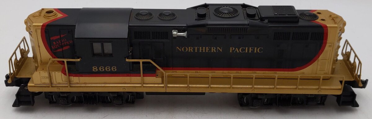 Lionel 6-8666 O Gauge Northern Pacific GP9 Powered Diesel Locomotive #8666 VG/Box