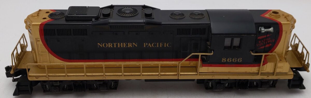 Lionel 6-8666 O Gauge Northern Pacific GP9 Powered Diesel Locomotive #8666 VG/Box
