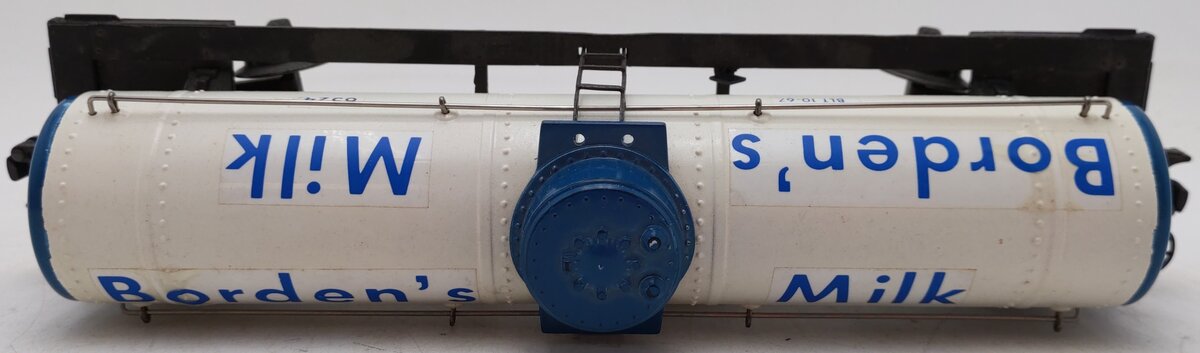 Lionel 6524 Vintage O Borden's Milk Tank Car- Orig. Sold by Madison Hardware EX