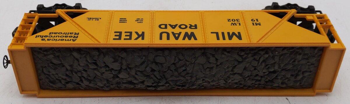 Lionel 6-19302 O Gauge Milwaukee Road Hopper #19302 with Coal Load VG/Box