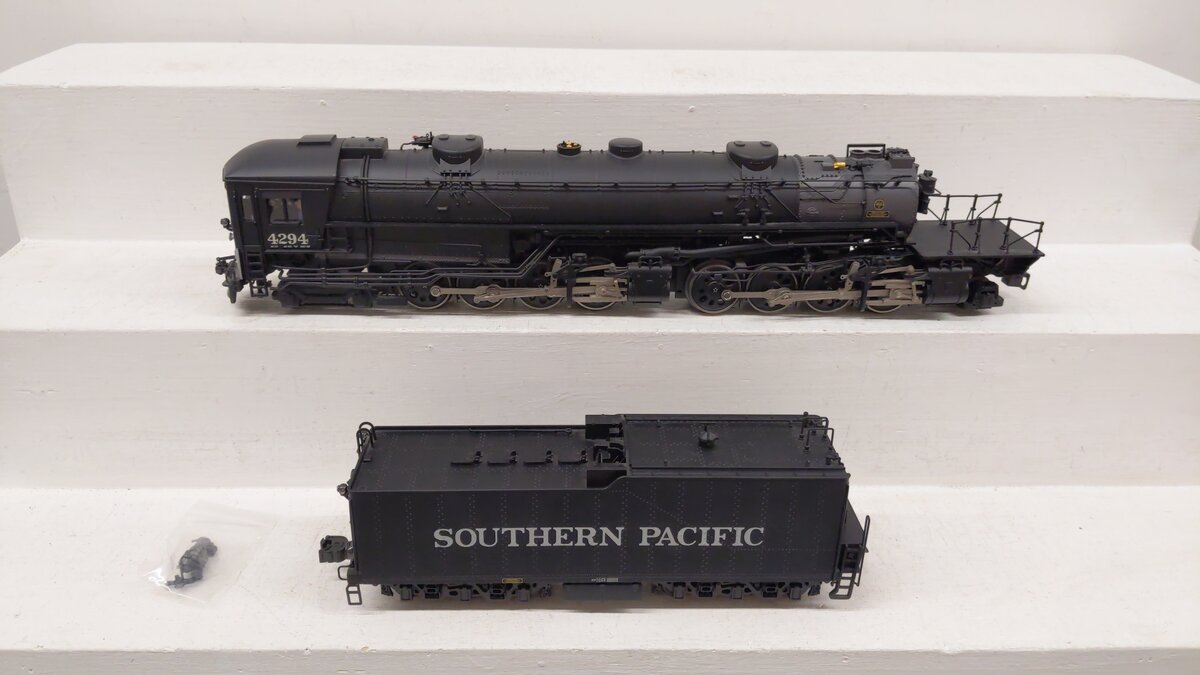 Lionel 6-38071 O Gauge SP 4-8-8-2 AC-12 Steam Locomotive & Tender with TMCC EX/Box