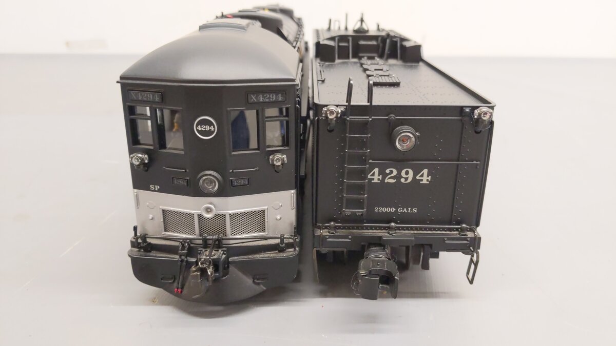 Lionel 6-38071 O Gauge SP 4-8-8-2 AC-12 Steam Locomotive & Tender with TMCC EX/Box
