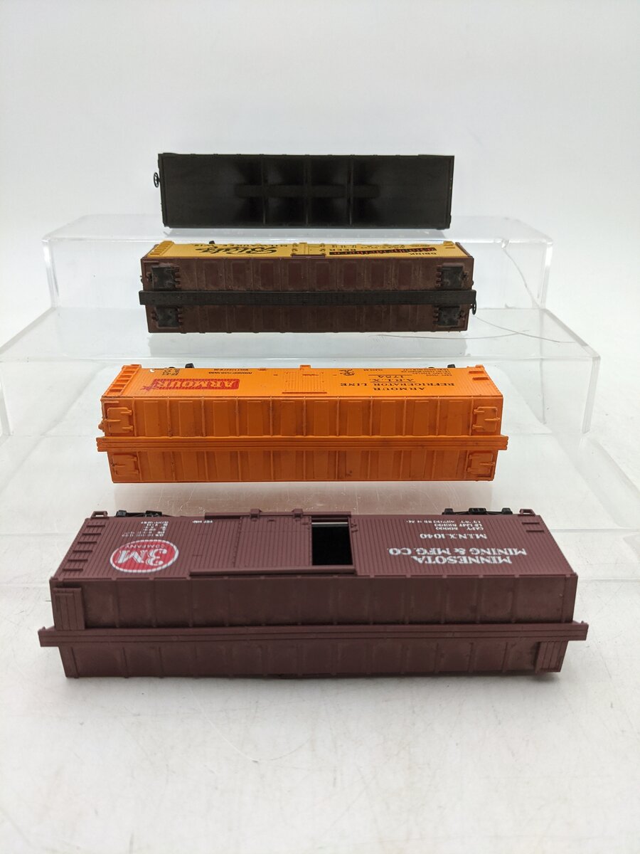 HO Scale Assorted Freight Cars [4] VG