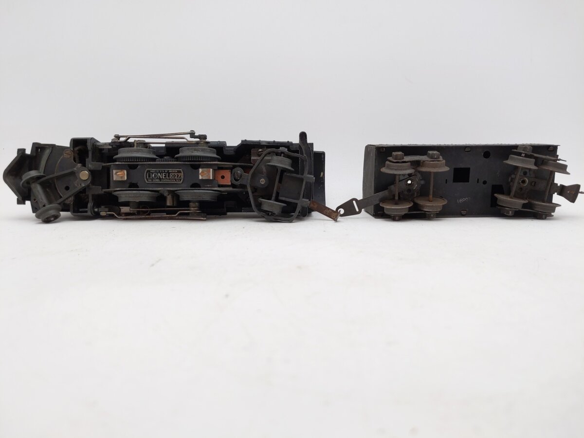 Lionel 1664 Vintage O 2-4-2 Diecast Steam Locomotive W2666T Tender VG