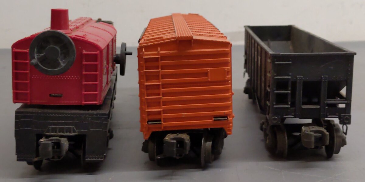 Lionel O Gauge Assorted Freight Cars; 348425, 22000, 6560, [3] VG