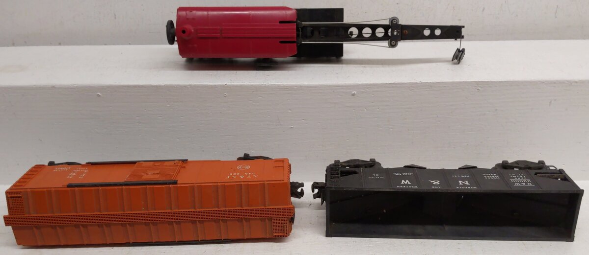 Lionel O Gauge Assorted Freight Cars; 348425, 22000, 6560, [3] VG